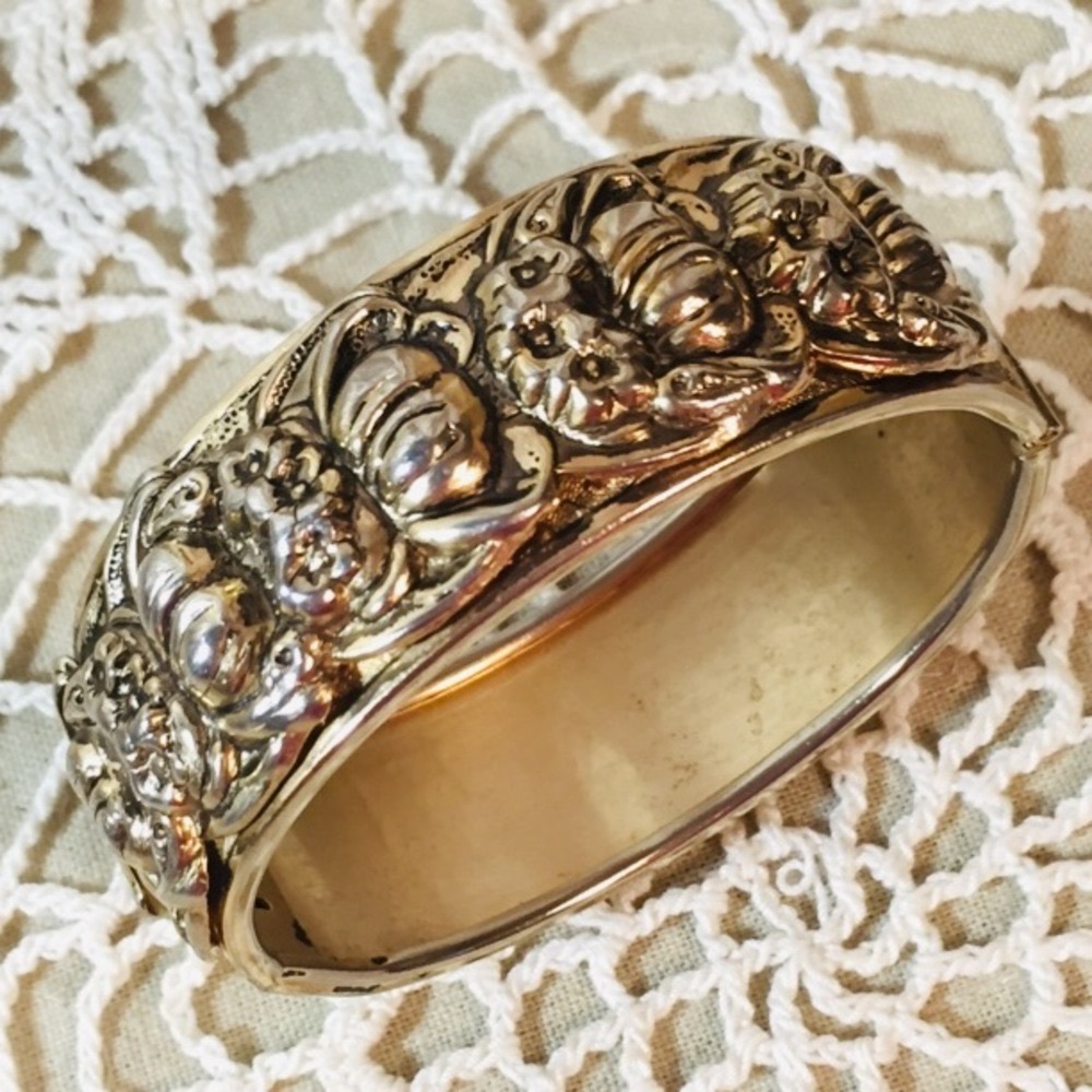 Vintage Hinged Floral Bangle Bracelet